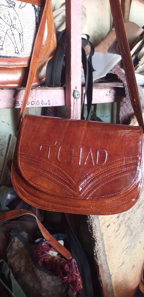 Sac noir à motif carte d'Afrique vert et jaune